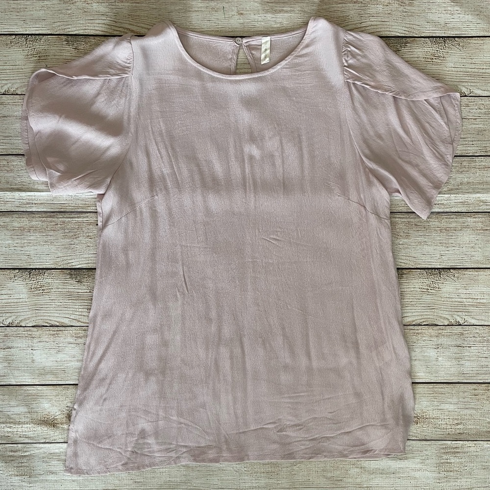 ⭐️ Pinkblush. Mauve Solid Tulip Sleeve Top. Size Small.